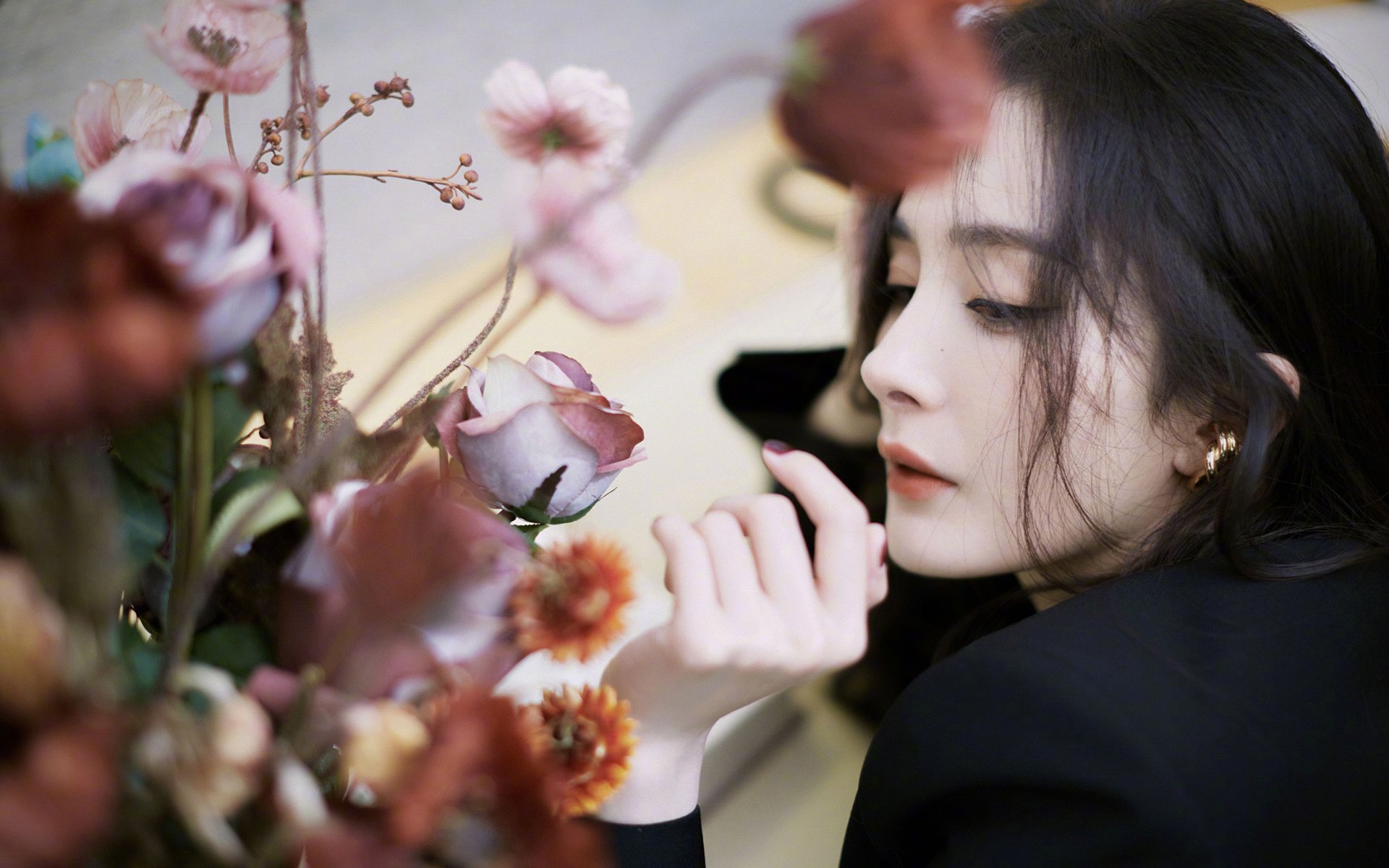 AYX GAME-“高新体育中心：羽毛球选手演绎极限技巧与团队协作”